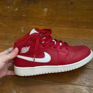 Red Jordan 1 Mids